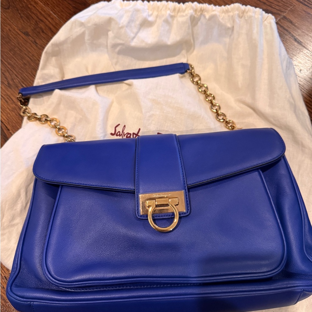 SALVATORE FERRAGAMO GANCIO SHOULDER BAG Royal blue